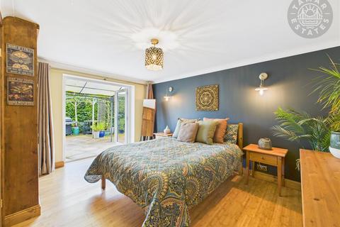 3 bedroom detached house for sale, ''A beautifully detached home offering space, style, and a private cabin for work or leisure.''