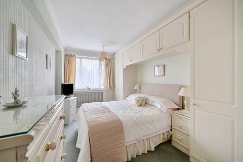 2 bedroom flat for sale, Churchill Gardens, Pimlico, London, SW1V