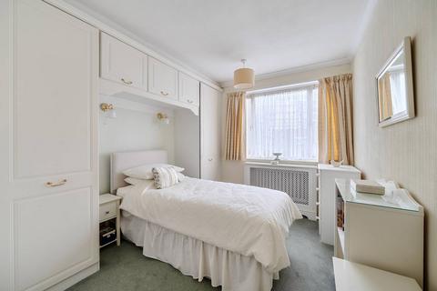 2 bedroom flat for sale, Churchill Gardens, Pimlico, London, SW1V