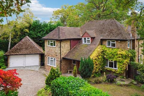 4 bedroom detached house for sale, Templewood Lane, Farnham Common