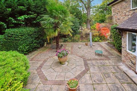 4 bedroom detached house for sale, Templewood Lane, Farnham Common
