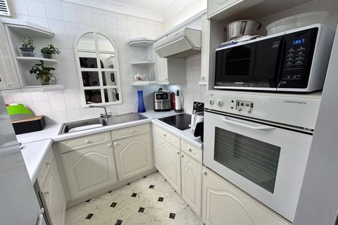 2 bedroom retirement property for sale, Penrhyn Avenue, Rhos on Sea