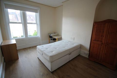 4 bedroom flat to rent, Brighton Grove, Newcastle upon Tyne NE4