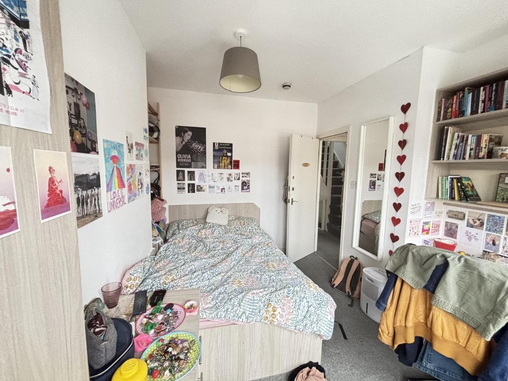 Bright, personally decorated double bedroom wit...