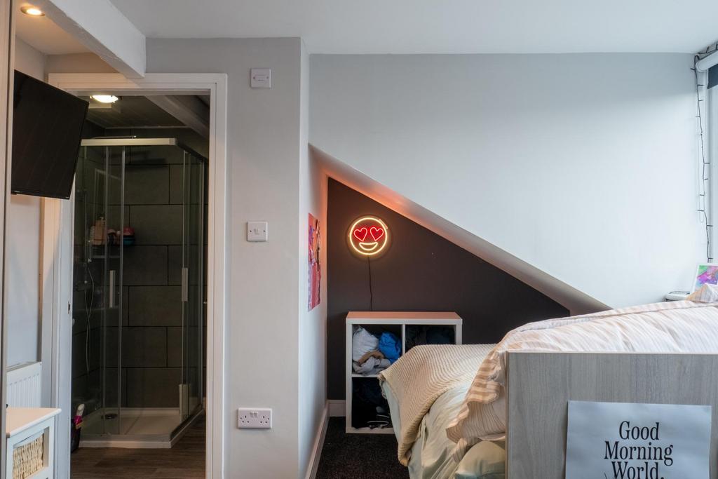 A bright and welcoming bedroom with modern deco...