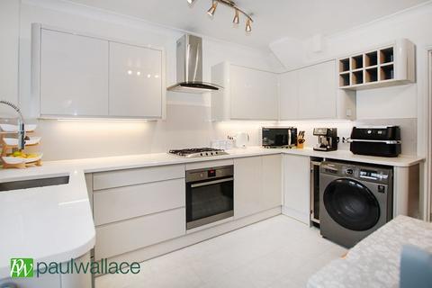 2 bedroom terraced house for sale, Longfield Lane, West Cheshunt