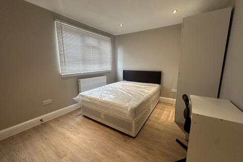undefined, Greatfields Drive, Uxbridge, UB8
