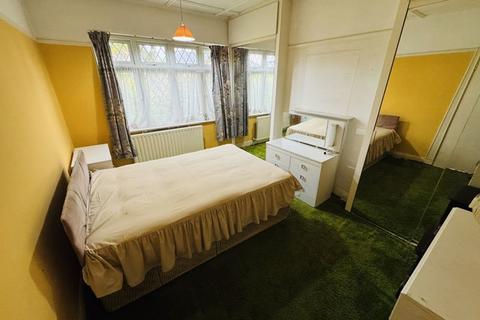 undefined, Islip Gardens, Northolt