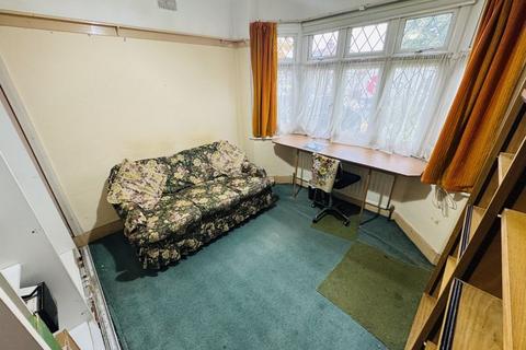 undefined, Islip Gardens, Northolt