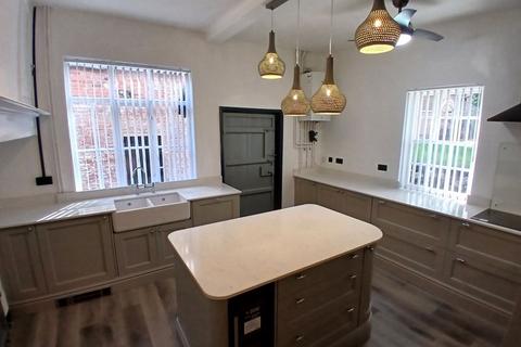 5 bedroom house to rent, Castle View, City Centre