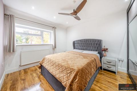 17 Reddington Drive, Slough, SL3 7QT