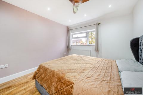 17 Reddington Drive, Slough, SL3 7QT