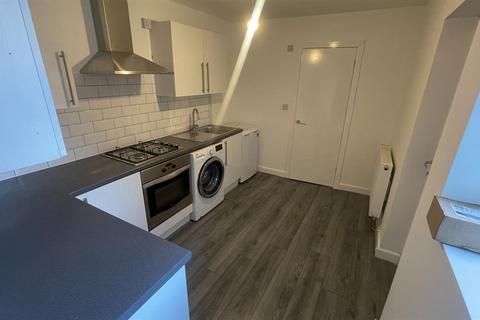 3 bedroom house to rent, Thorn Grove, Manchester M14