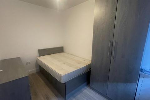 3 bedroom house to rent, Thorn Grove, Manchester M14