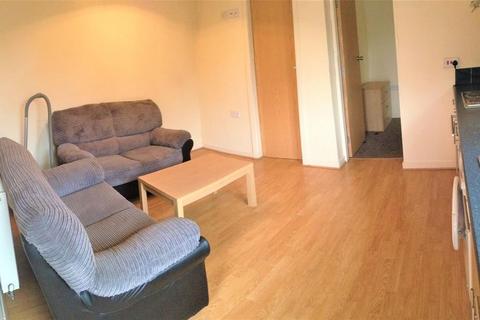 2 bedroom flat to rent, Birchfields Road, Manchester M13