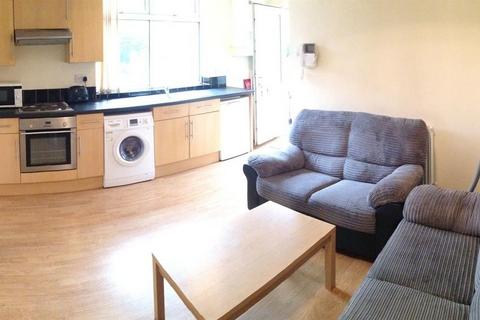 2 bedroom flat to rent, Birchfields Road, Manchester M13