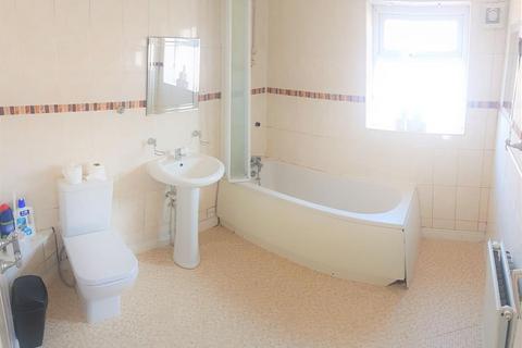 3 bedroom house to rent, Hibbert Street, Manchester M14