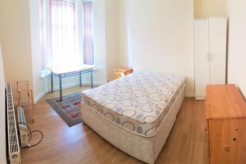 3 bedroom house to rent, Hibbert Street, Manchester M14