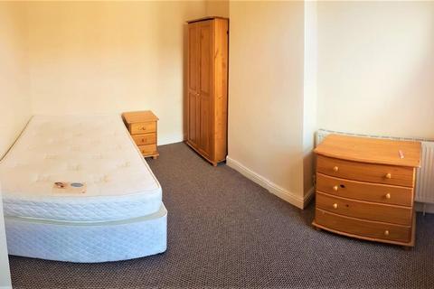 3 bedroom house to rent, Hibbert Street, Manchester M14