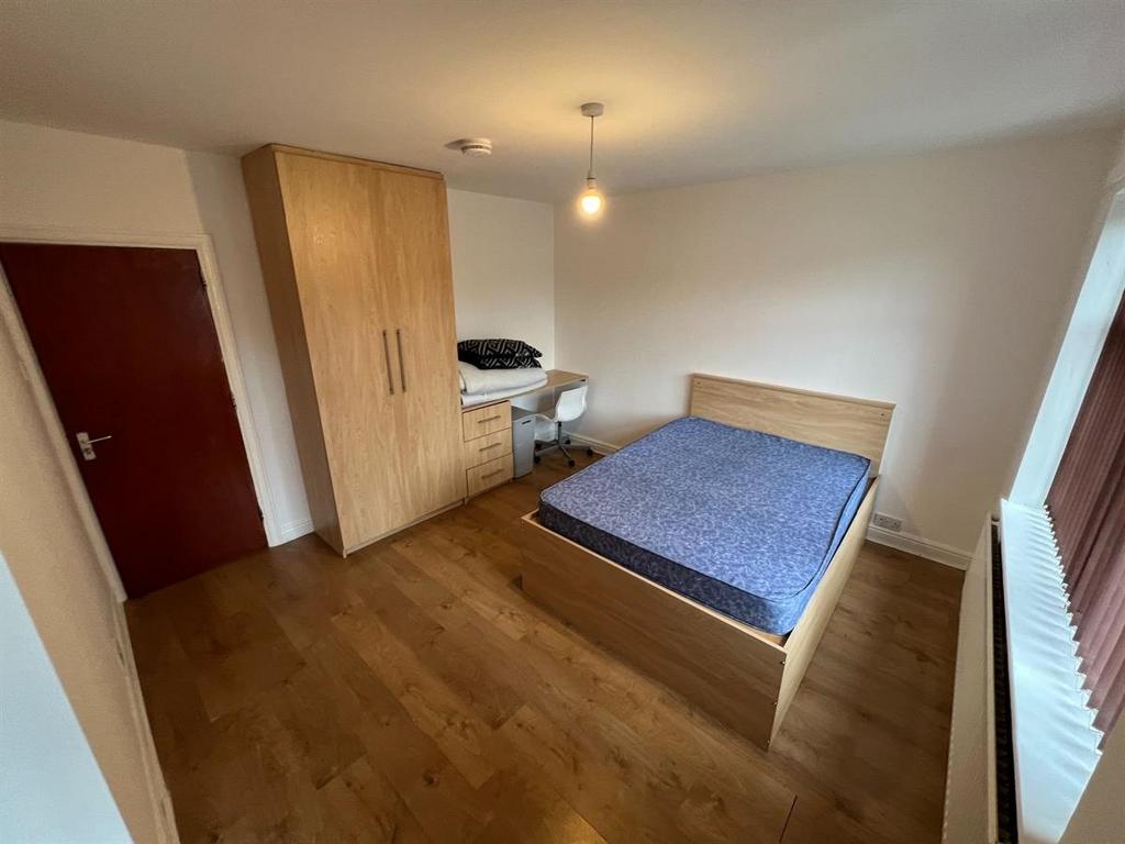A modern double bedroom featuring a comfortable...