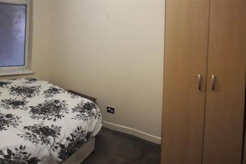 3 bedroom house to rent, Dickenson Road, Manchester M14