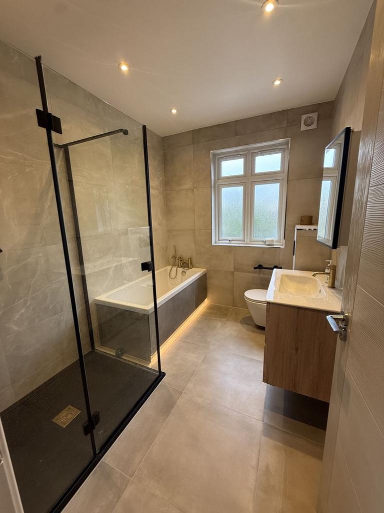 1st Floor Bathroom