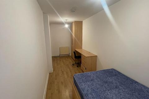 7 bedroom house to rent, Clifton Avenue, Manchester M14