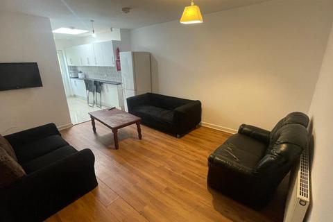 7 bedroom house to rent, Clifton Avenue, Manchester M14