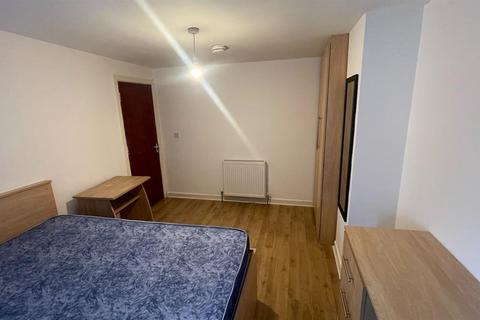 7 bedroom house to rent, Clifton Avenue, Manchester M14