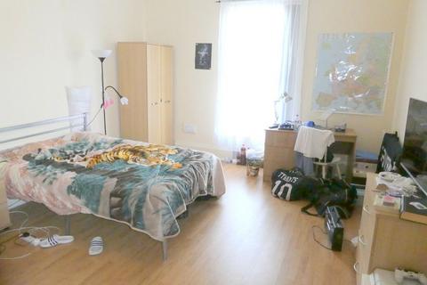 7 bedroom house to rent, Mitford Road, Manchester M14