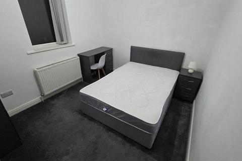 5 bedroom house to rent, Slade Lane, Manchester M19