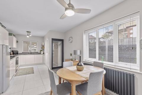 2 bedroom bungalow for sale, Woodhall Road, Pudsey LS28