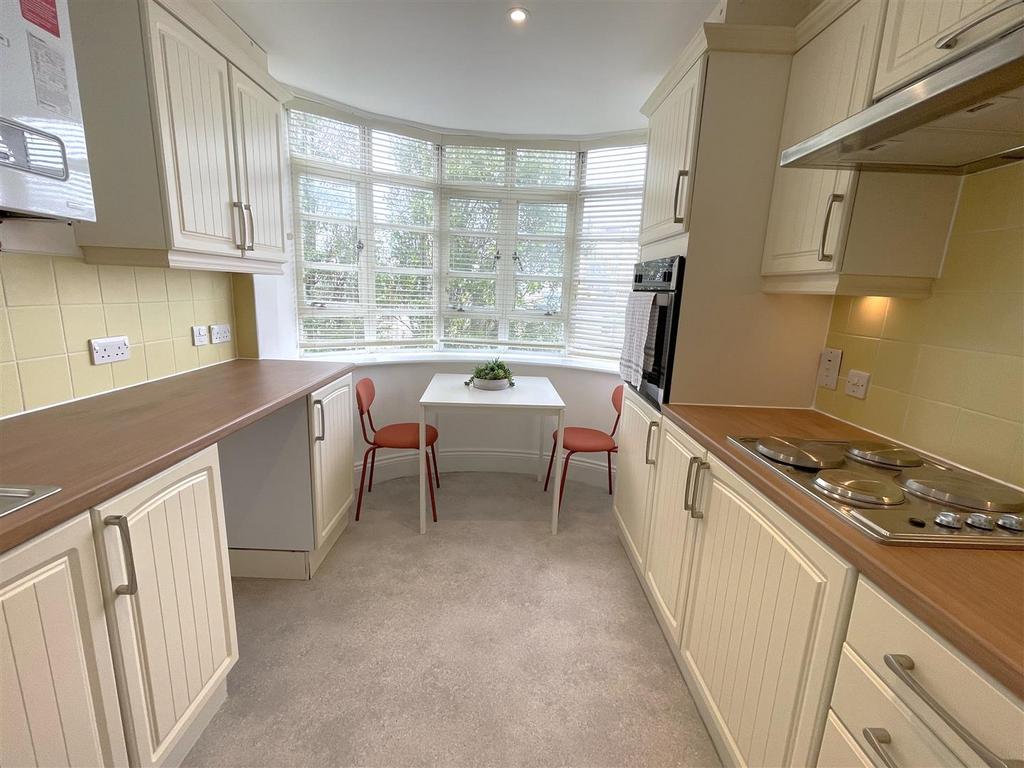 Kitchen 1.jpg