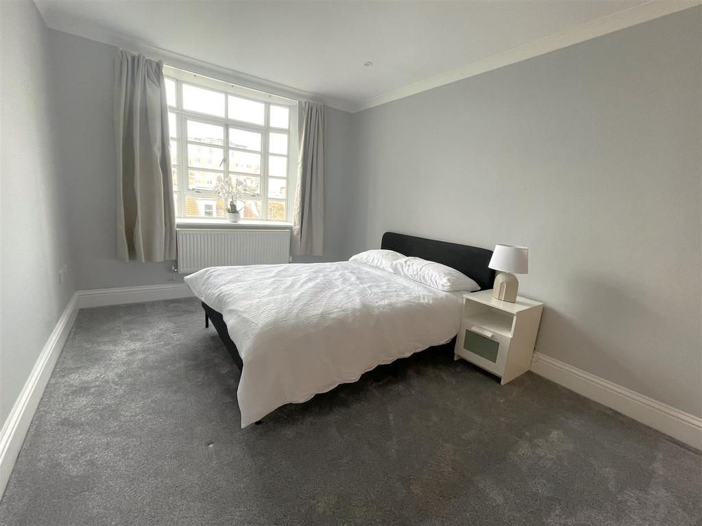 Bed 1.jpg