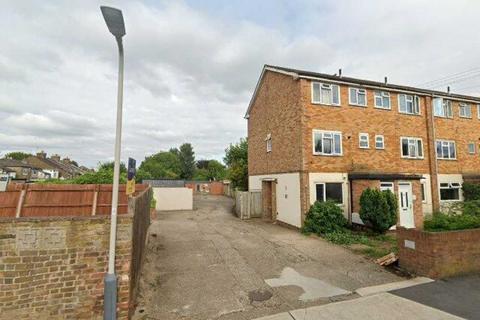 Garage to rent, Elthorne Road, Uxbridge UB8