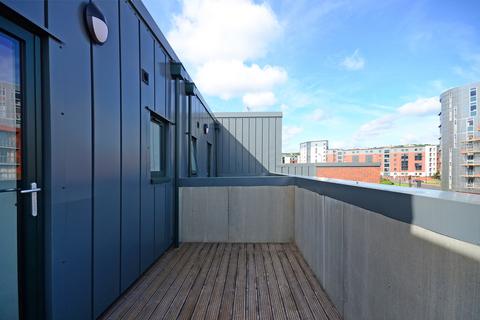 Flat to rent, Dun Fields, Sheffield, S3