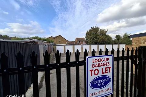 undefined, Mill Road, Aveley RM15