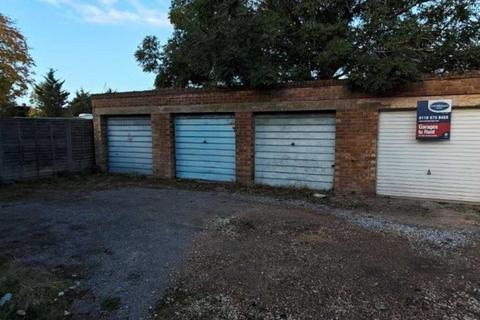 Garage to rent, High Street, Harlington UB3