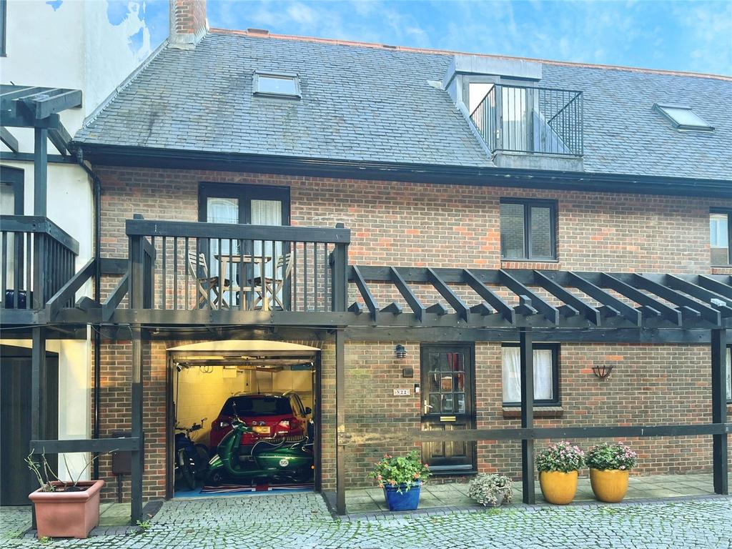 External W/ Garage
