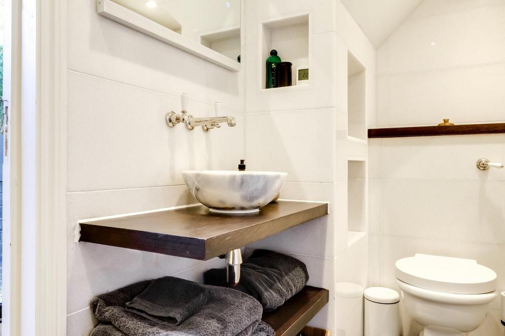 Downstairs Bathroom (6).jpg