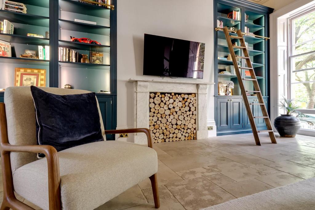 Living Room (7).jpg