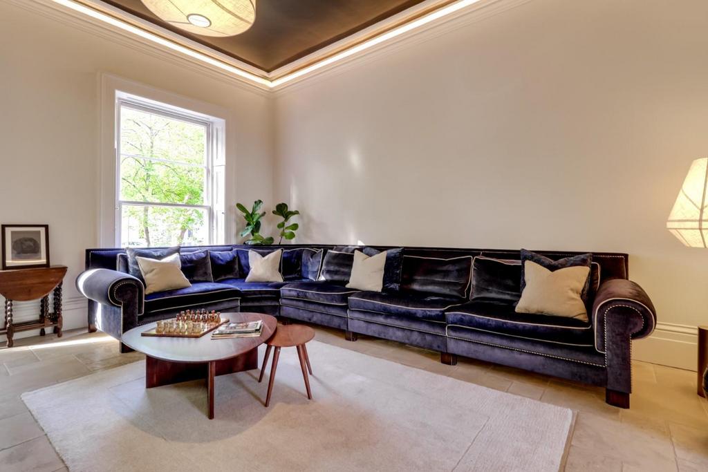 Living Room (14).jpg