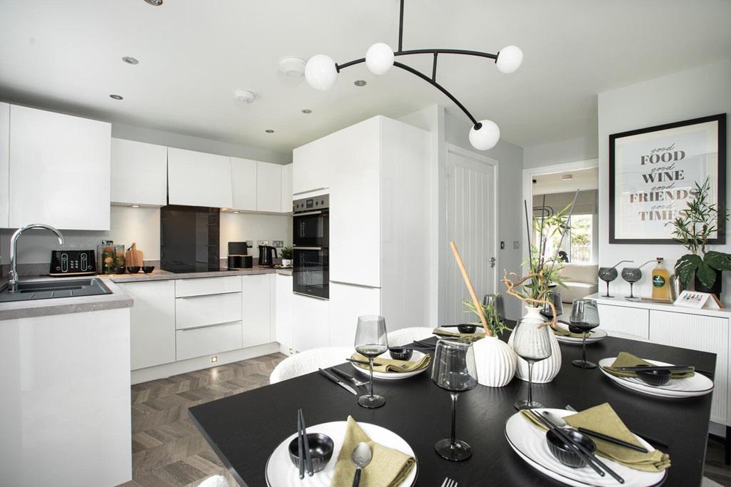 Family-friendly kitchen/dining area