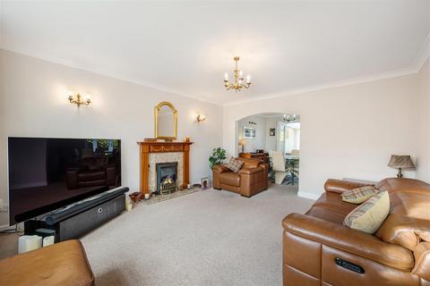 3 bedroom detached house for sale, Sorrin Close, Idle, Bradford