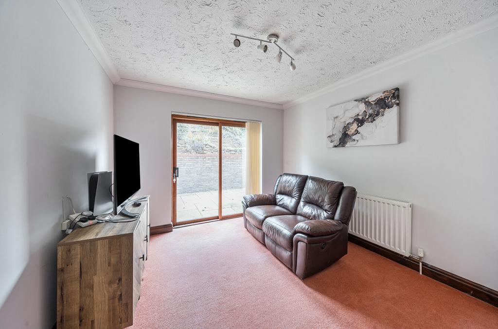 1364643-5-68ee712...