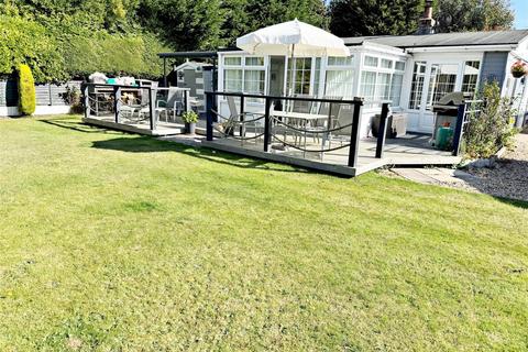 Humberston Fitties, Humberston, Grimsby, N.E. Lincs, DN36 4HD