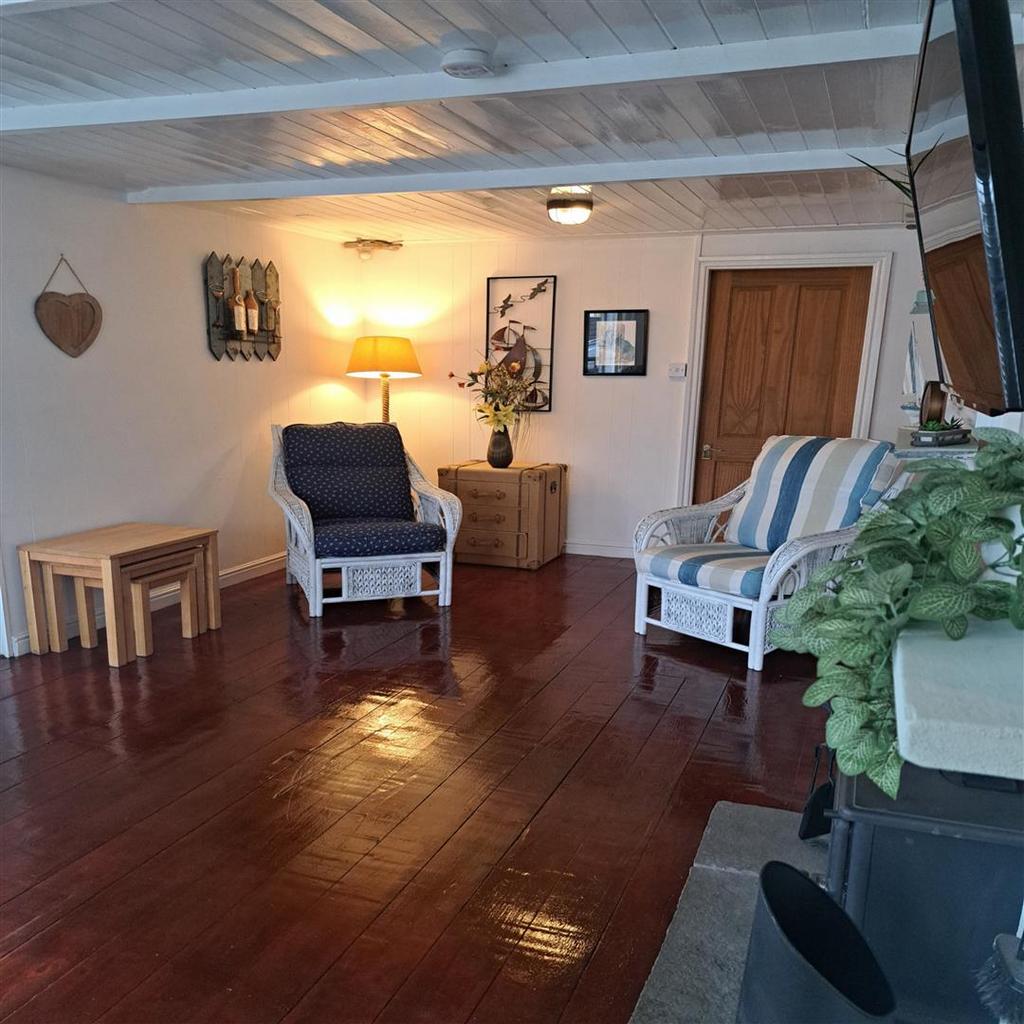 Kitchen/living/dining area