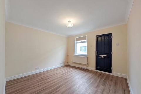2 bedroom semi-detached house to rent, New Park Street, Colchester