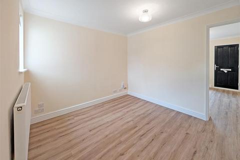 2 bedroom semi-detached house to rent, New Park Street, Colchester