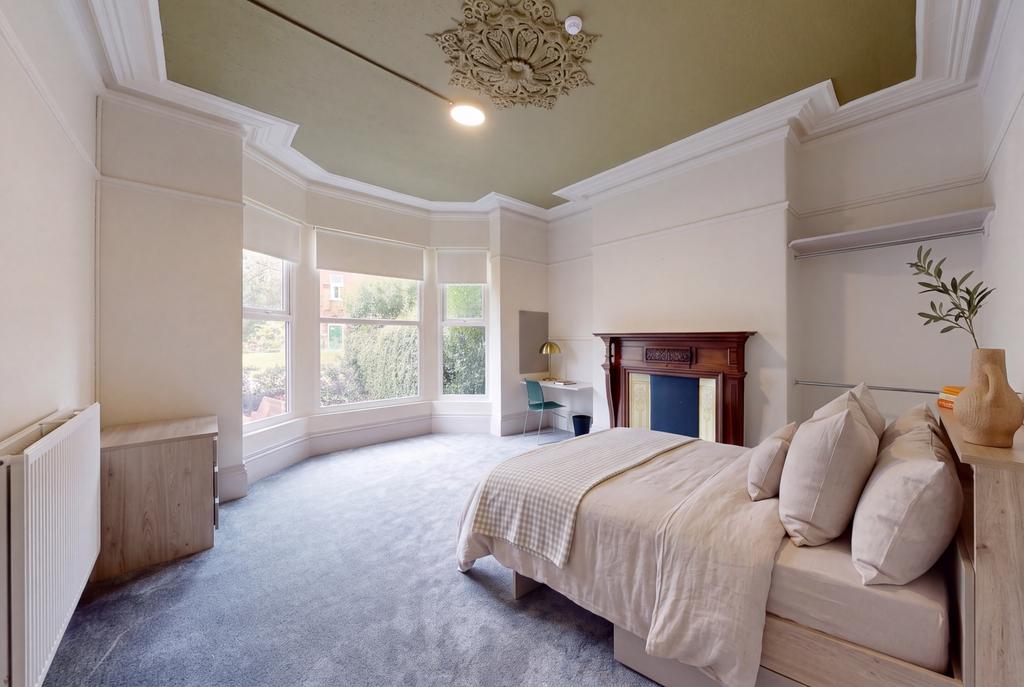 House in Leeds, West Yorkshire - View 2